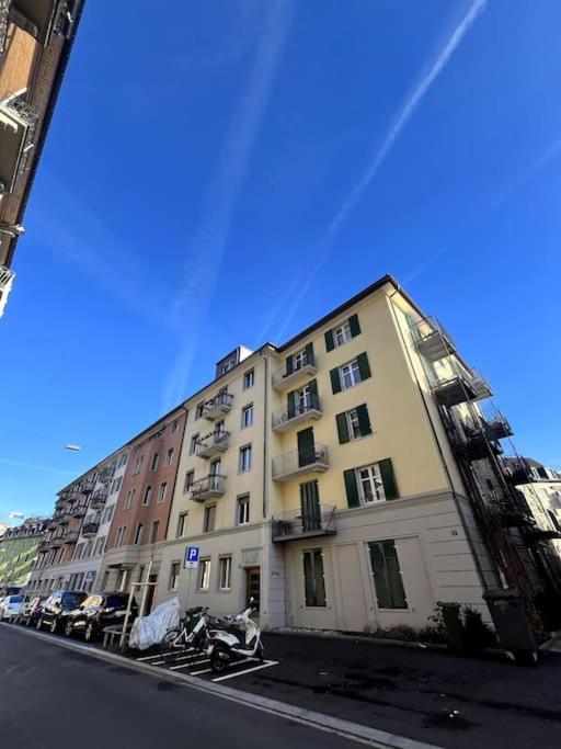 & Modern Penthouse-studio With Balcony & Air-condition * Zürich